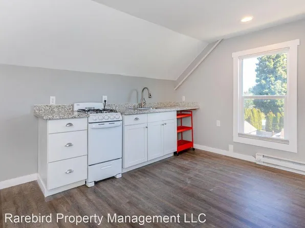 8005 N Willamette Blvd APT 4, Portland, OR 97203