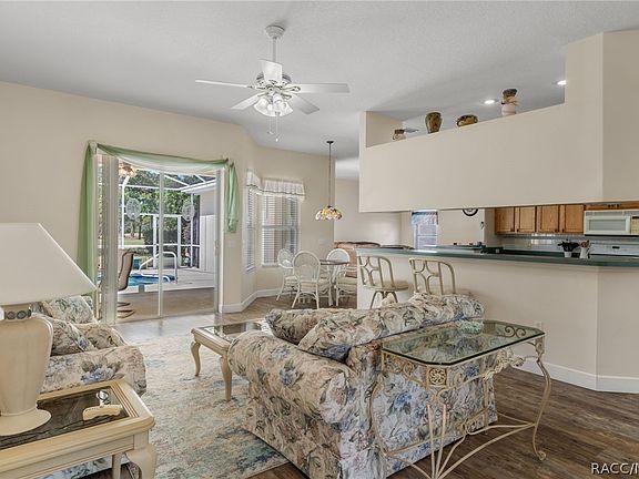 4th image of 18 Deerwood Dr