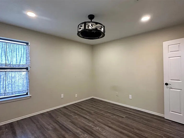 3925 Capricorn Ct — Photo 32