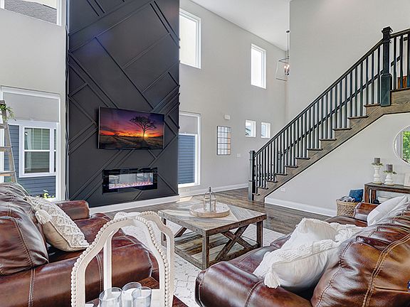 3rd image of 130 Roman Ln