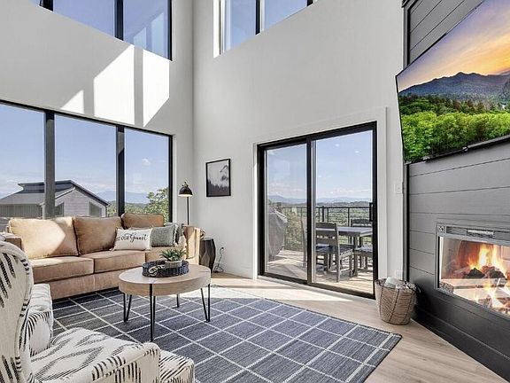 4th image of 409 Compass Point Way