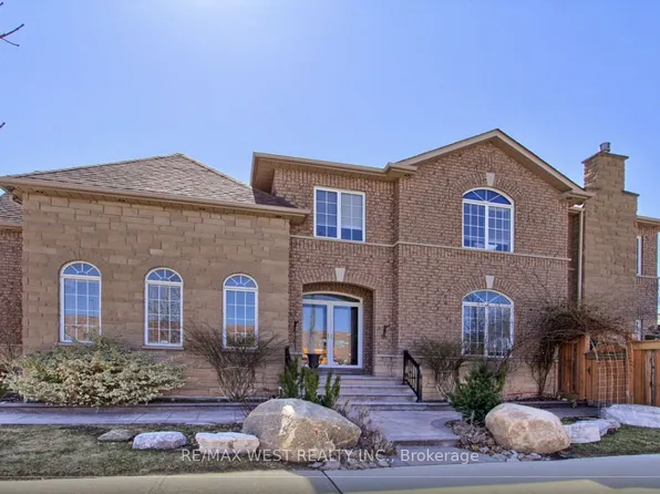 2 Sgotto Blvd, Vaughan, ON L4H 1X1