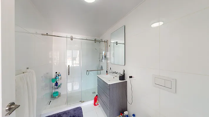 Rented by Bond New York | media 43