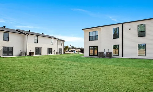 Zurqui on Chateau Photo 1