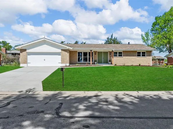 3015 Persimmon Dr, Saint Charles, MO 63301