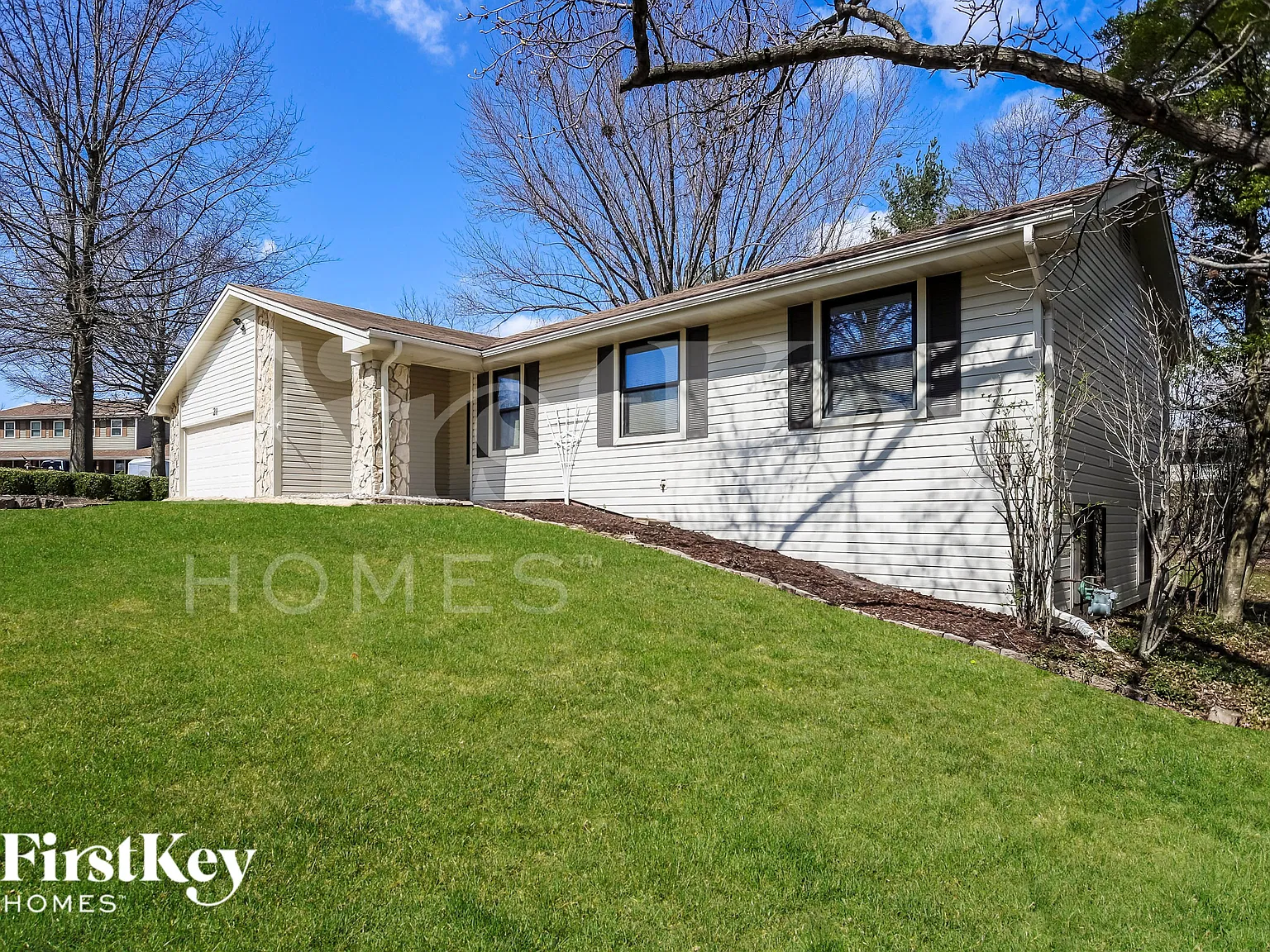 4 bed, 2.5 bath, 1445 sqft, $2,590 — Photo 2