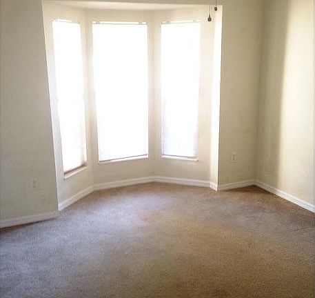 3rd image of 1010 NE 22nd Ave
