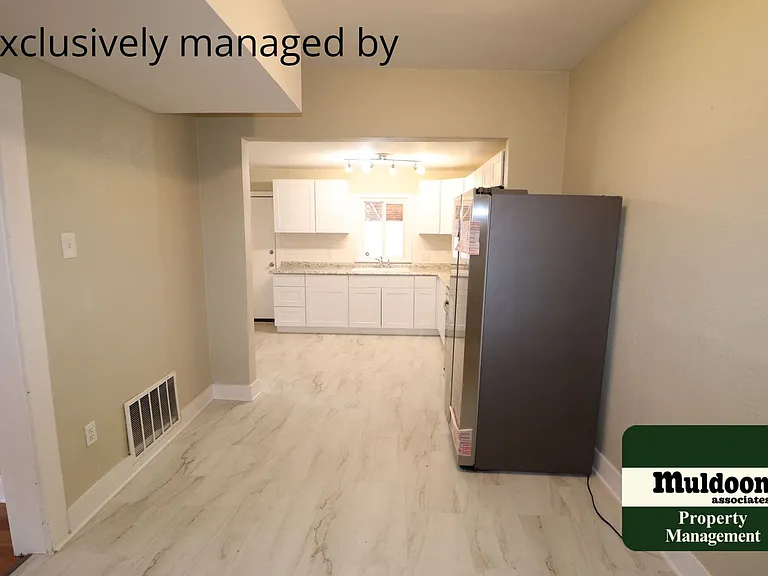 806 E Abriendo Ave — Photo 3