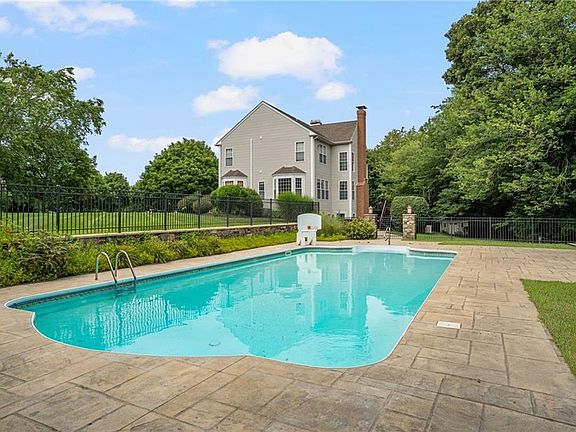 5th image of 40 Wild Rose Ct