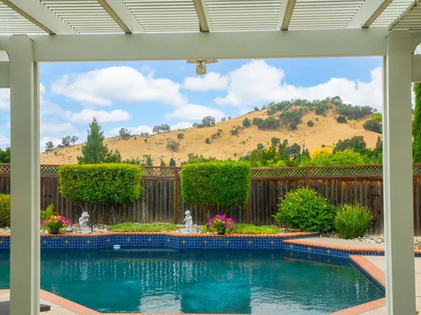 136 Pepperell Court, Vacaville, CA 95688