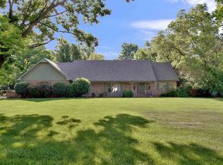 1712 Cypress Ln, Newton, KS 67114
