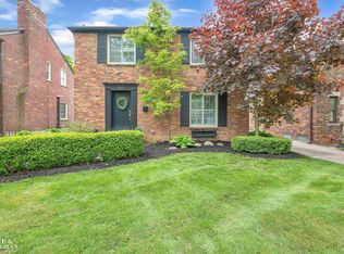 227 McMillan Rd, Grosse Pointe Farms, MI 48236