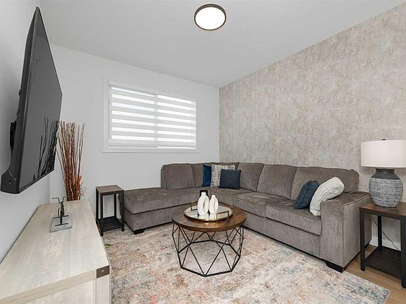3rd image of 174 S Heritage Cir
