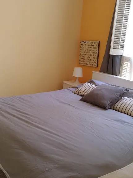 bedroom (includes large closet)