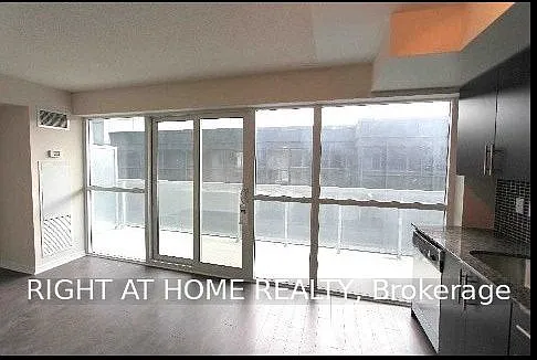 352 Front St W #413 — Photo 3