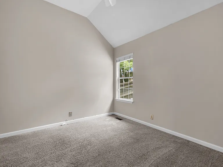 1104 Crestfield Dr — Photo 17