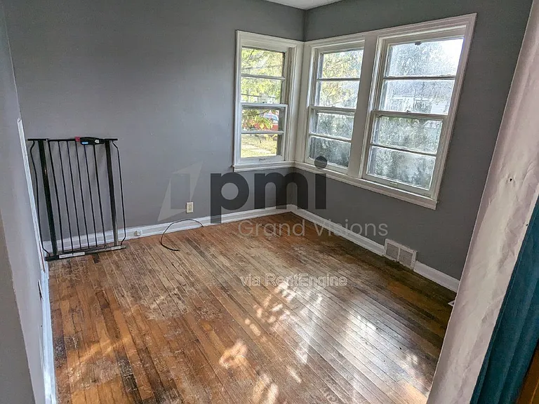 600 E Jefferson Ave — Photo 6
