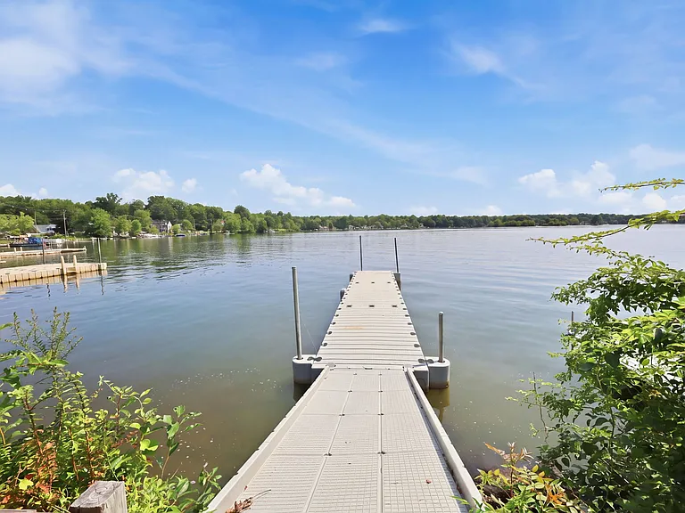 57 Lake Dr — Photo 8