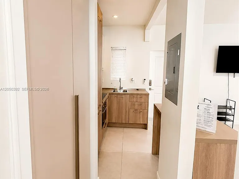 245 NE 33rd St #101 — Photo 7