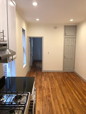 Rented by Skyline Realty LLC II | media 18