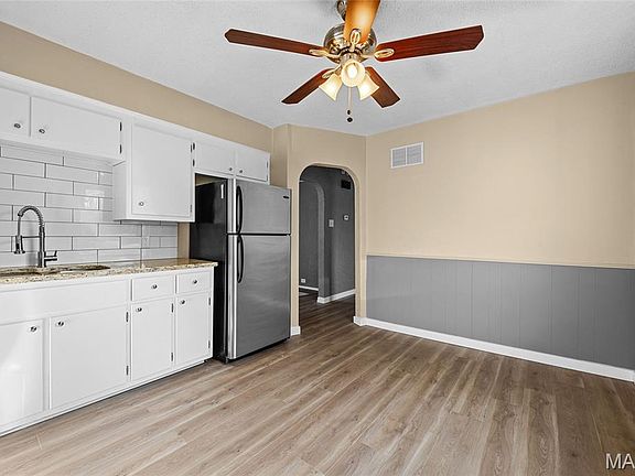 4th image of 704 Saint Joseph Dr