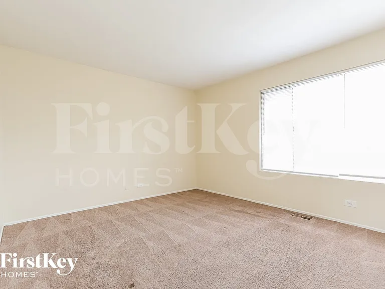 185 Mulford Dr — Photo 8