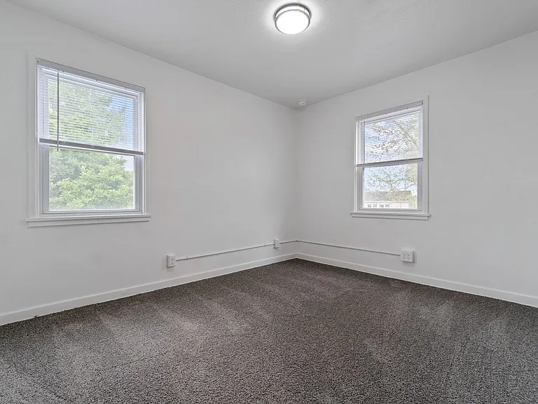 21 Midland Heights Cir #F — Photo 14