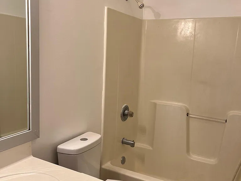 425 W Chestnut St — Photo 6