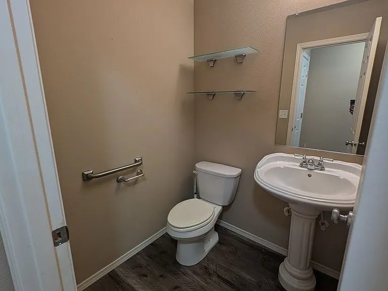 7302 Hayworth Ave NE — Photo 14