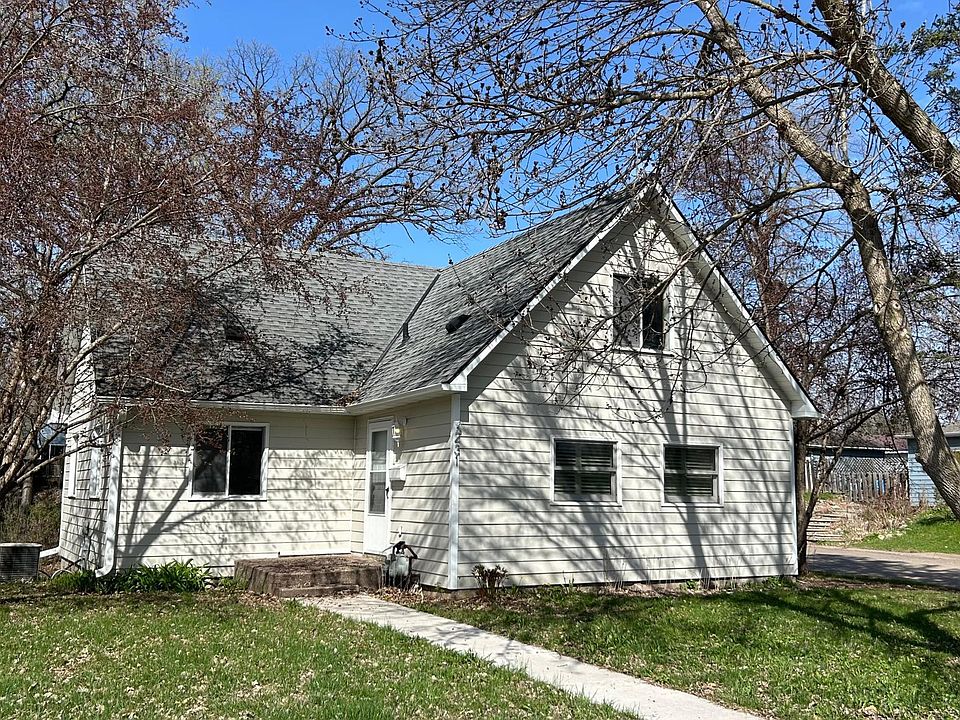 1st image of 231 Wood St N