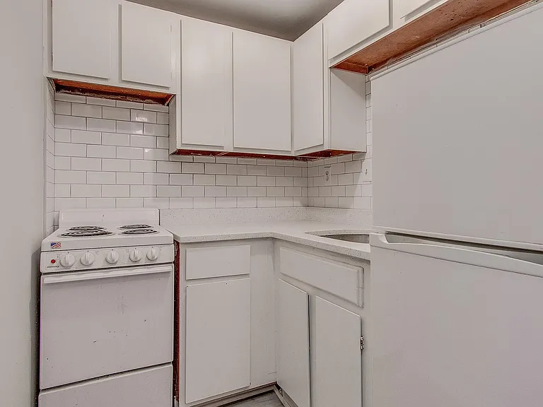 704 Motter Ave #2 — Photo 9
