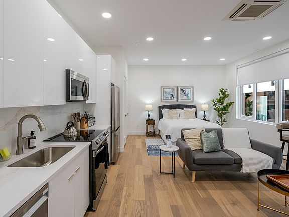 3rd image of 36-38 Hichborn St #404