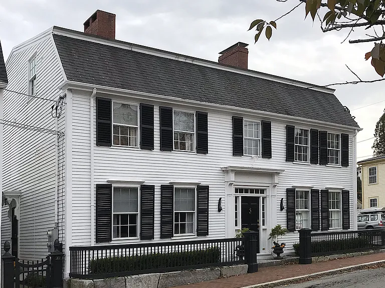 EXTERIOR LEFT VIEW