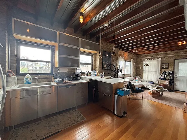 1151 W Erie St #4F — Photo 5