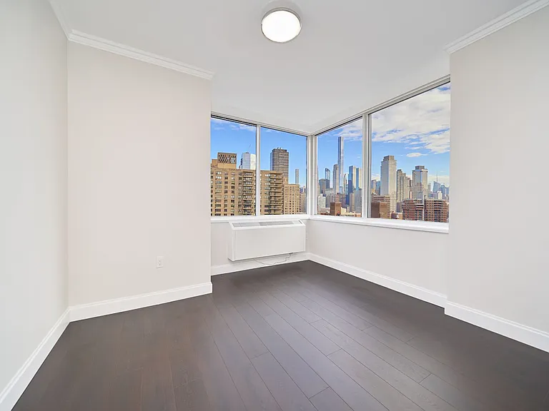 160 Riverside Blvd #27B — Photo 6