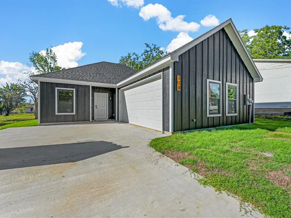 728 E Walker St, Denison, TX 75021