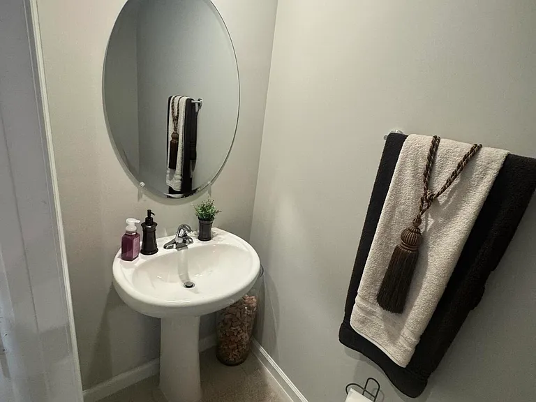 526 Salisbury Cir — Photo 3