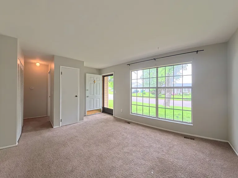 1101 W Nixon Dr — Photo 3