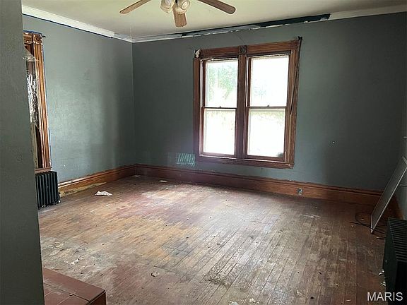 5th image of 616 W Adams St
