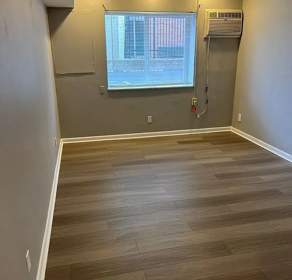 475 W Grand Ave #16 — Photo 6