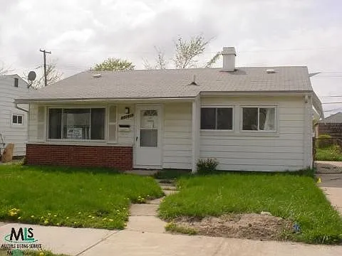 22021 Blackstone St photo 1