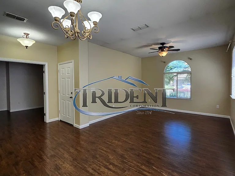 1715 Shoreline Dr — Photo 4