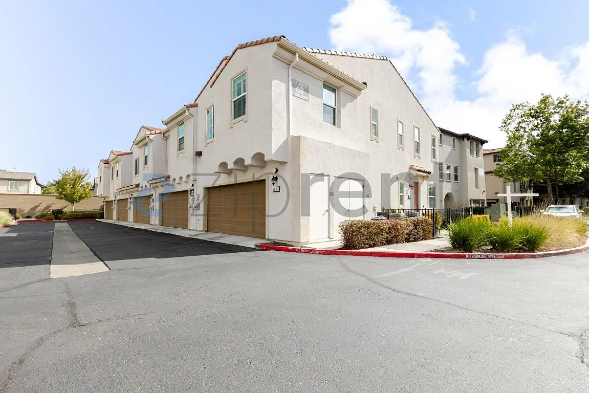 3 bed, 2.5 bath, 1323 sqft, $2,950 — Photo 1
