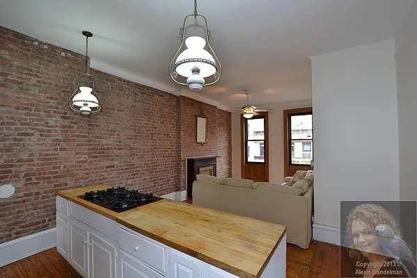 Sold by New York Residence | media 15