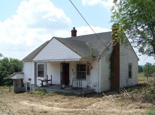 127 Boxer Ln, Fries, VA 24330