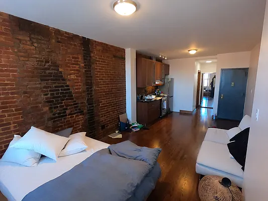 Rented by City Barn Realty Inc | media 5