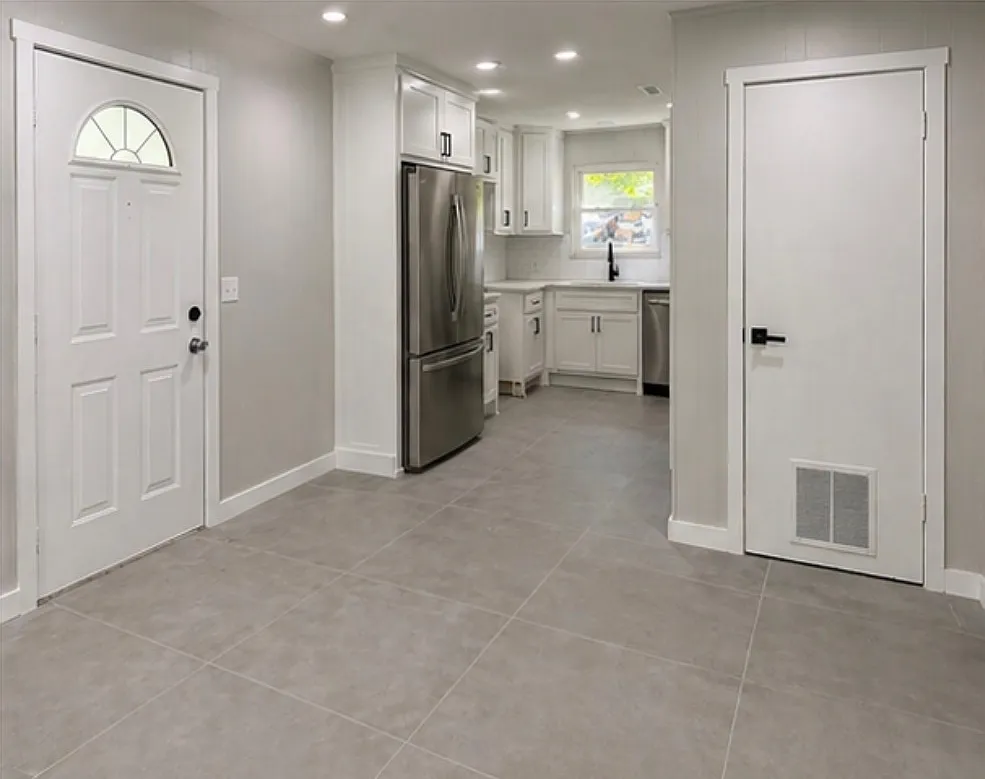 2 bed, 750 sqft, $1,300 — Photo 2