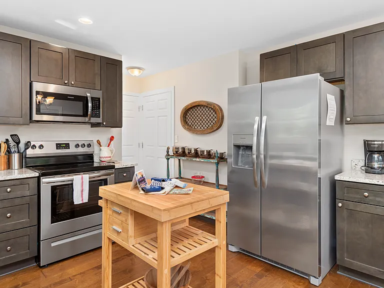 405 Little Sycamore Ln — Photo 9