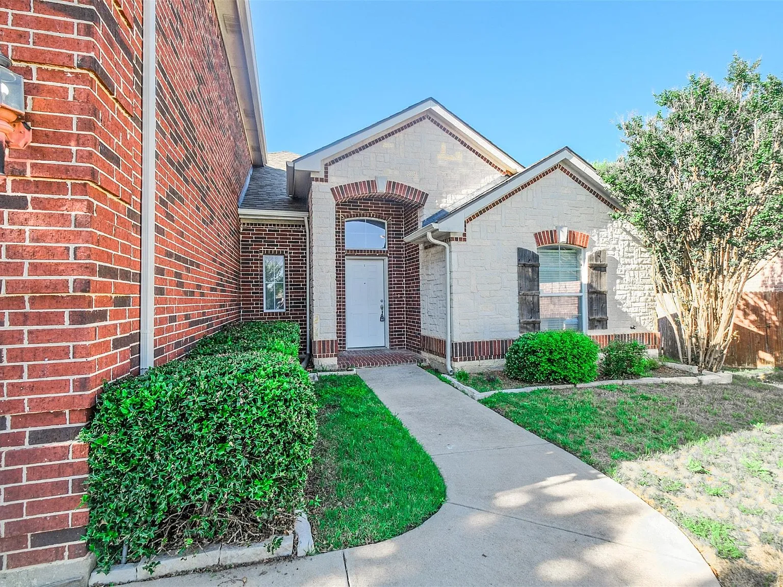 3 bed, 2671 sqft, $2,400 — Photo 2