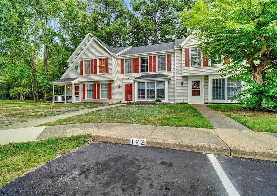 122 Sterling Ct